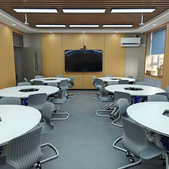 智慧教室圆形拼接桌,塑料弓形椅,学校研讨桌椅