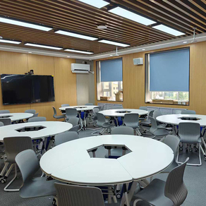 智慧教室圆形拼接桌+塑料弓形椅